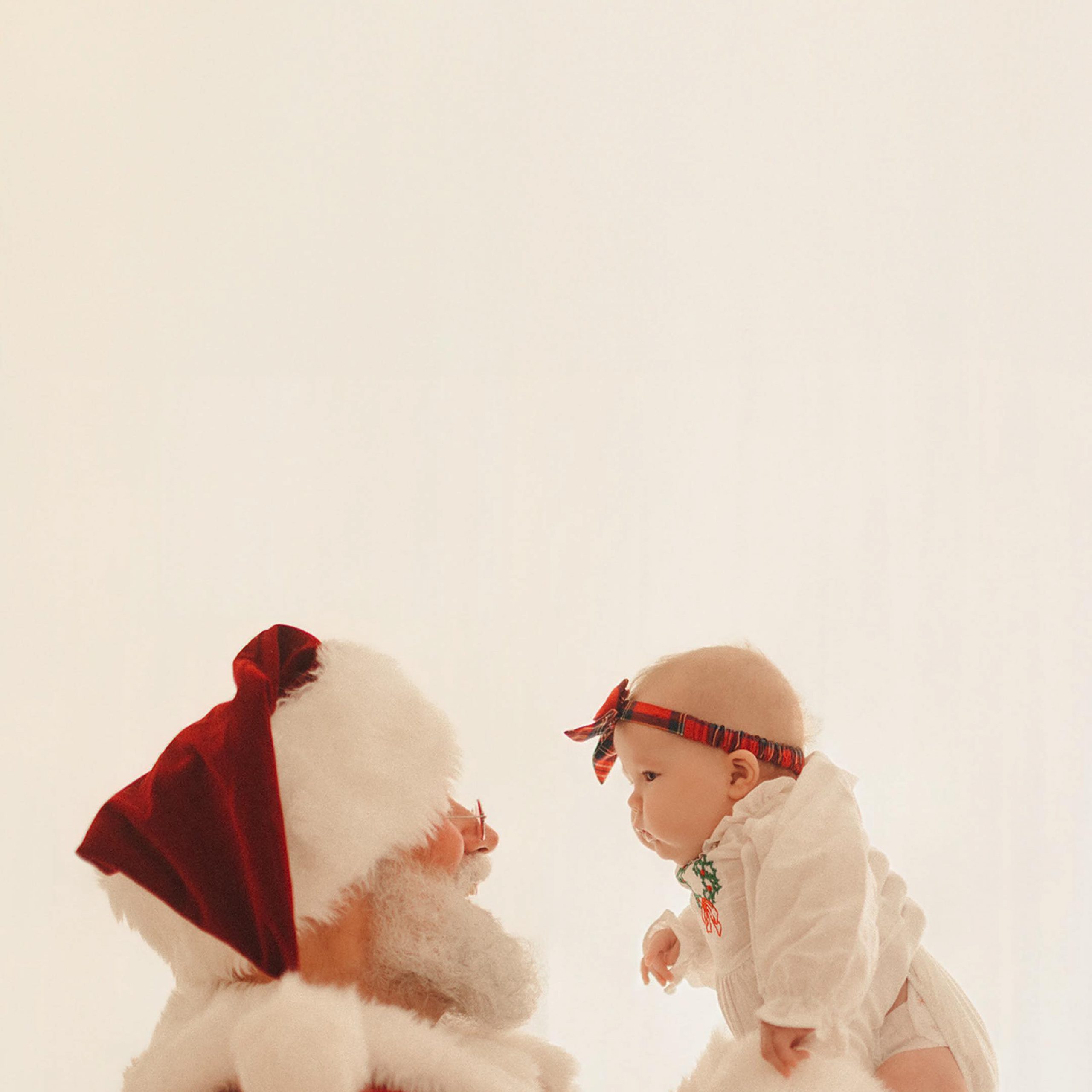 🎅 I have an announcement…
Back by POPULAR demand
Santa is returning to the studio! This isn’t your typical mall chaos.

✨Private, cozy, and full of magic.
✨A chance to slow down and soak it in.
✨Your kids get time to warm up. No long lines. No fake smiles.

VIP list gets first access TONIGHT at 8pm.
(If you know, you know—these always go fast.)

Want the kind of Santa session your kids will actually remember (in a good way)?